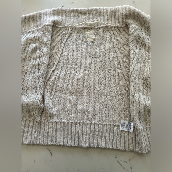 Guess Jeans Sweater - Picture 7 of 9